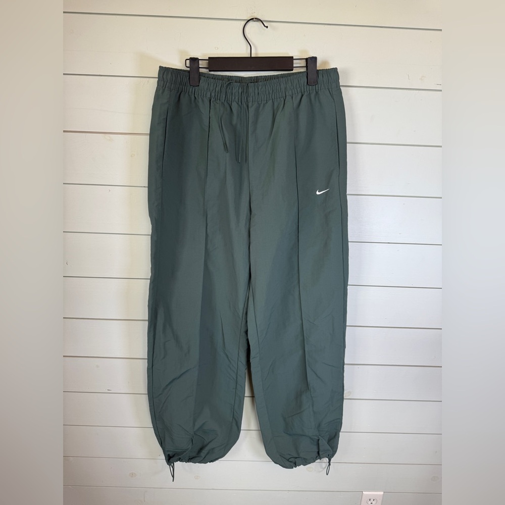 Nike dark green swoosh baggy cinch bottom sweats women's size large